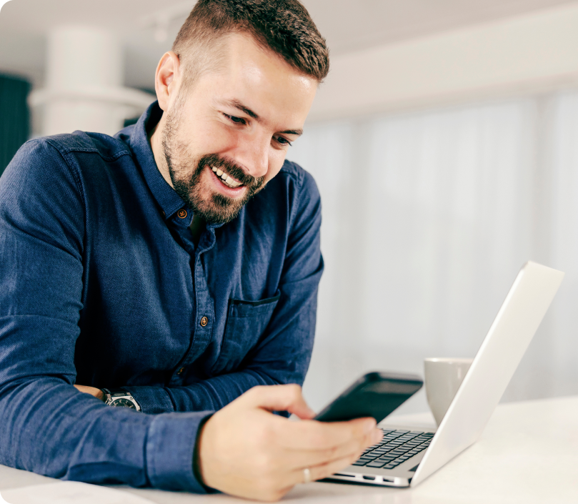 Cliente satisfeito com laptop